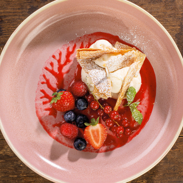 Dekonstrukcja Mille feuille / Panna Cotta / mascarpone / sos malinowy